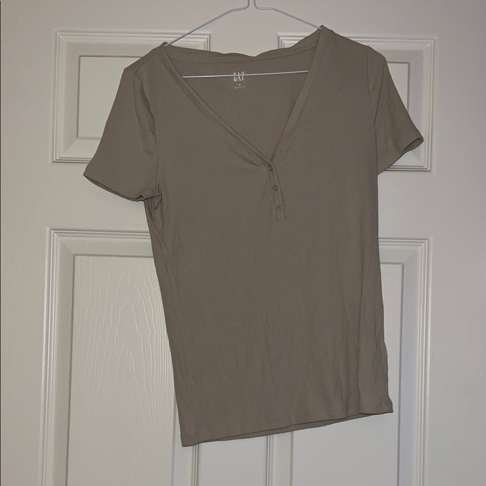 GAP Women's Short Sleeve Tan V-Neck Tee